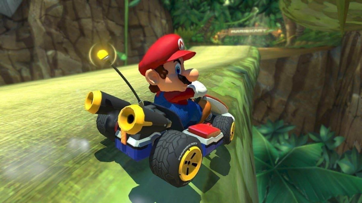 Mario Kart 8 Deluxe (Nintendo Switch) – Definitive Racing Game, 48 Tracks (French Box / Plays in English)